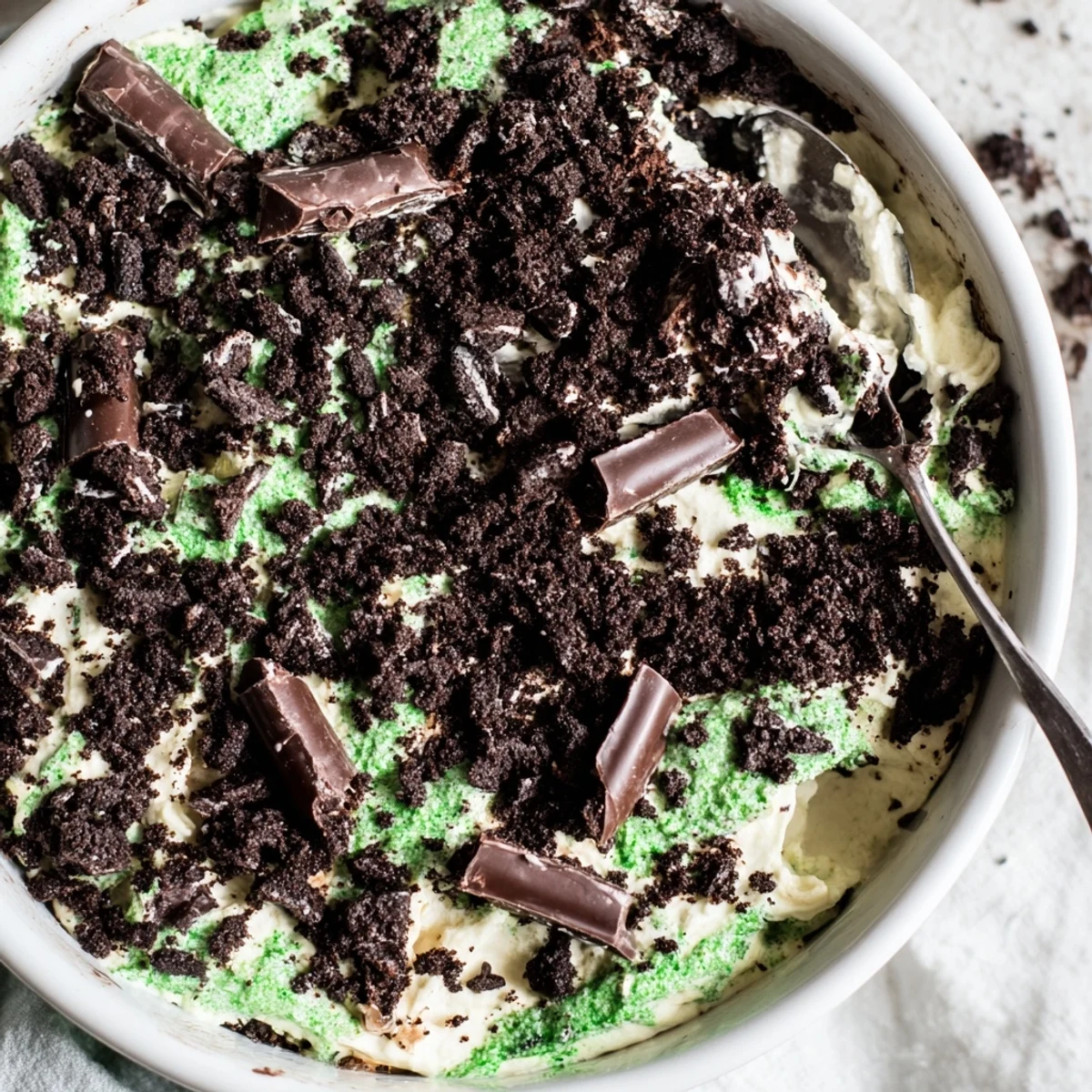 Clear view of chilled Peppermint Crisp dessert in a trifle dish, showcasing rich chocolate cream and biscuit layers.