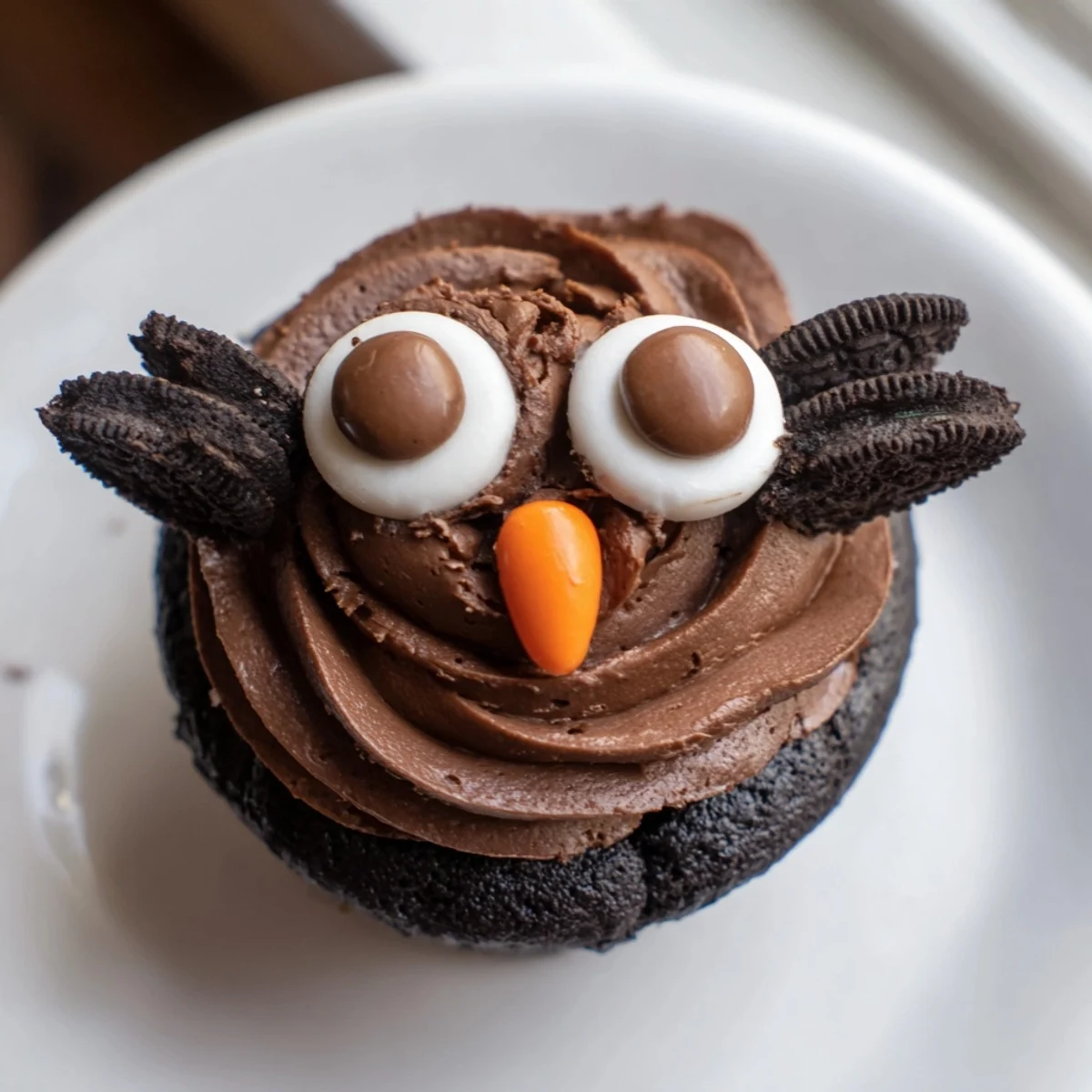 Adorable Oreo Owl Cupcakes topped with creamy frosting and golden candy beaks ready to serve